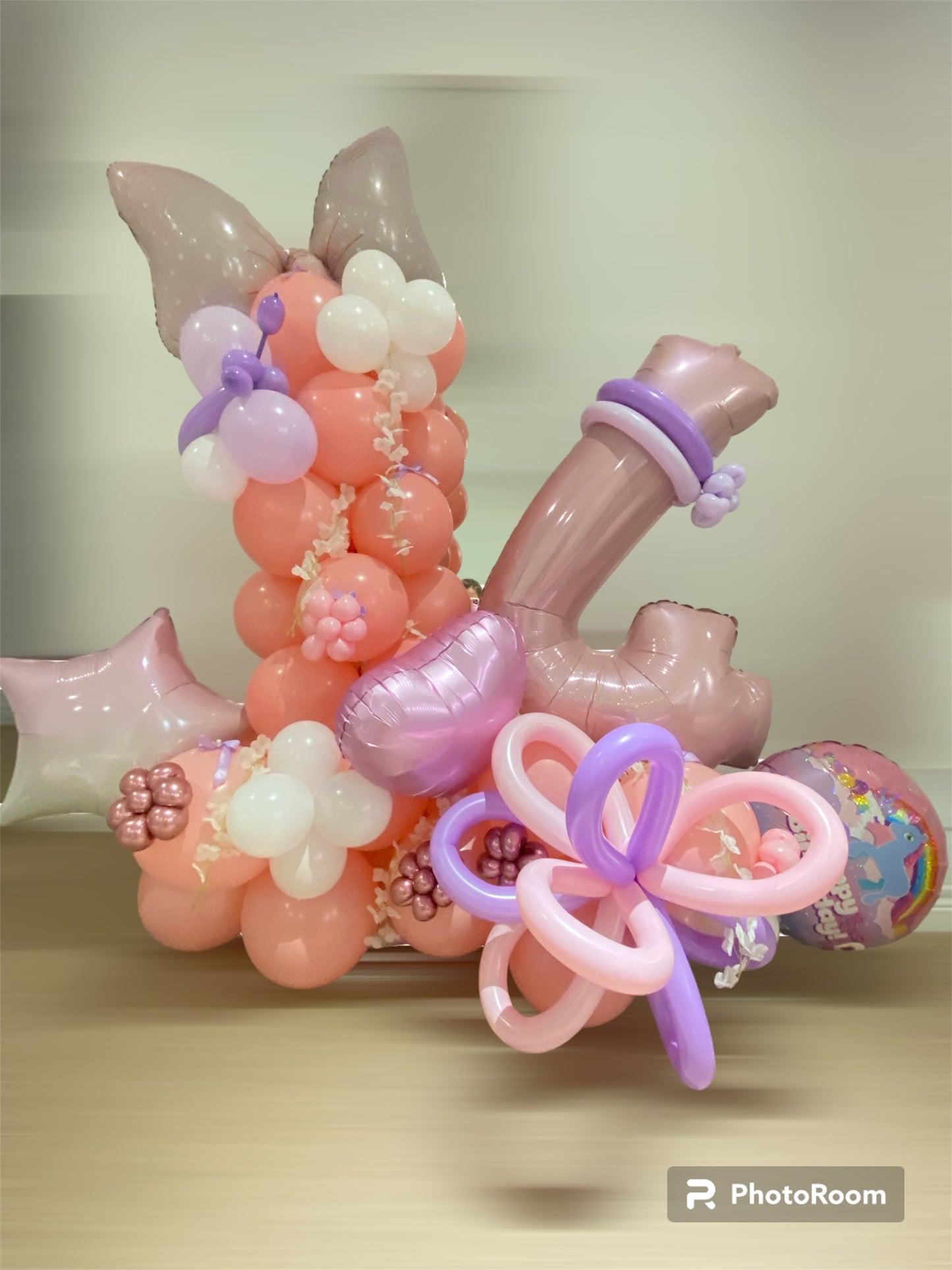 Whimsical Unicorn-Themed Balloon Display