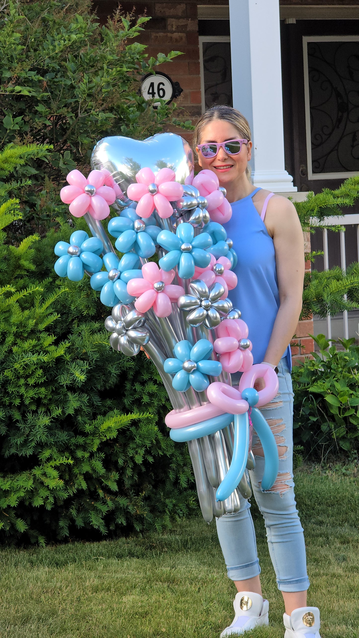He or She? Balloon Flower Bouquet