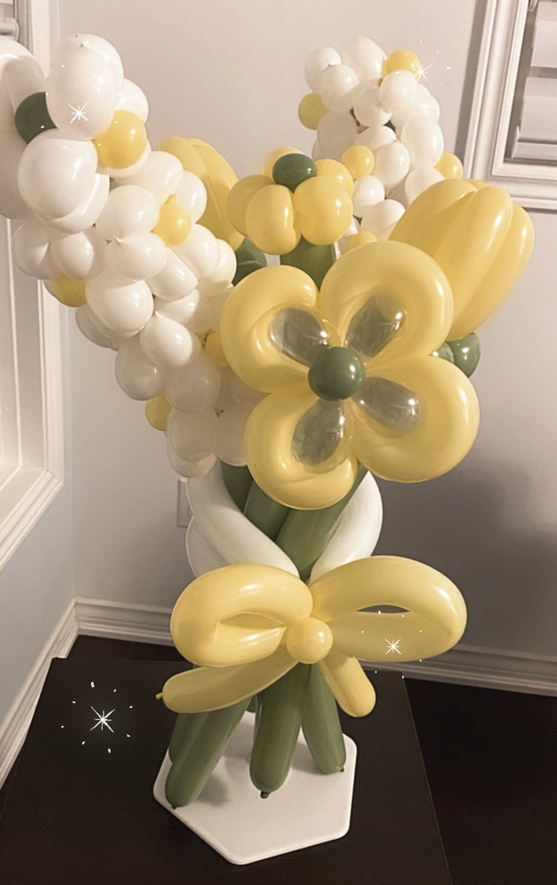 A cute bouquet of yellow flowers